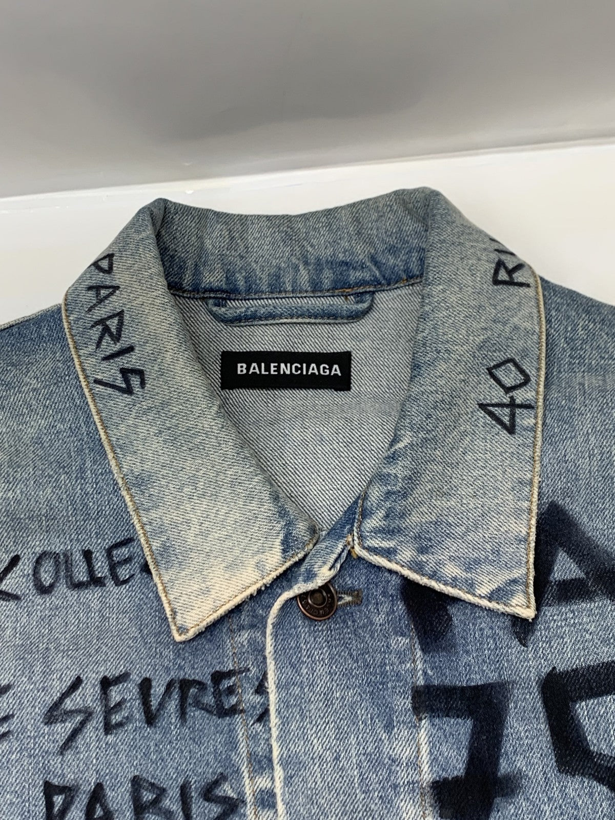 GRAPHIC DENIM JACKET