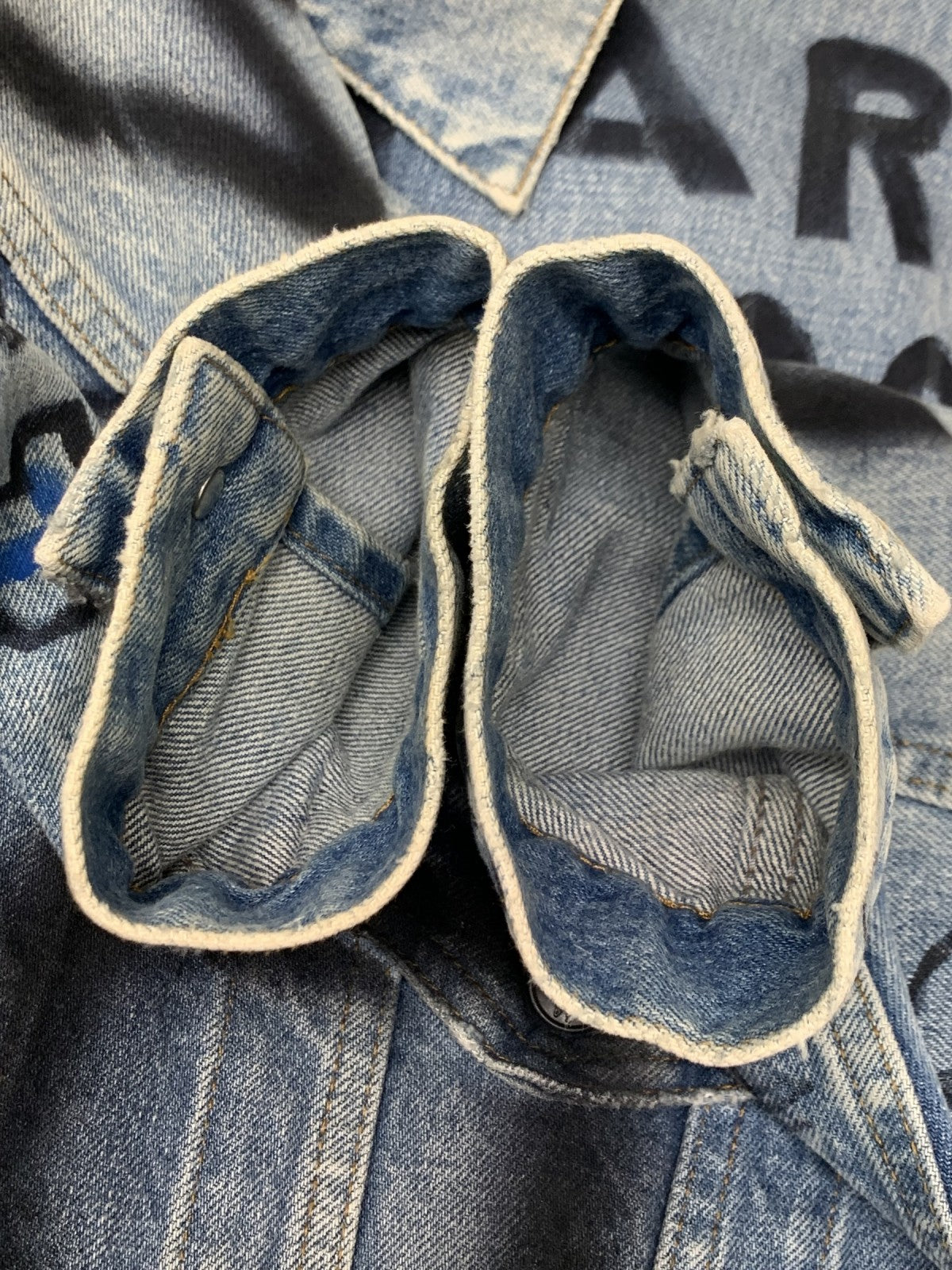 GRAPHIC DENIM JACKET