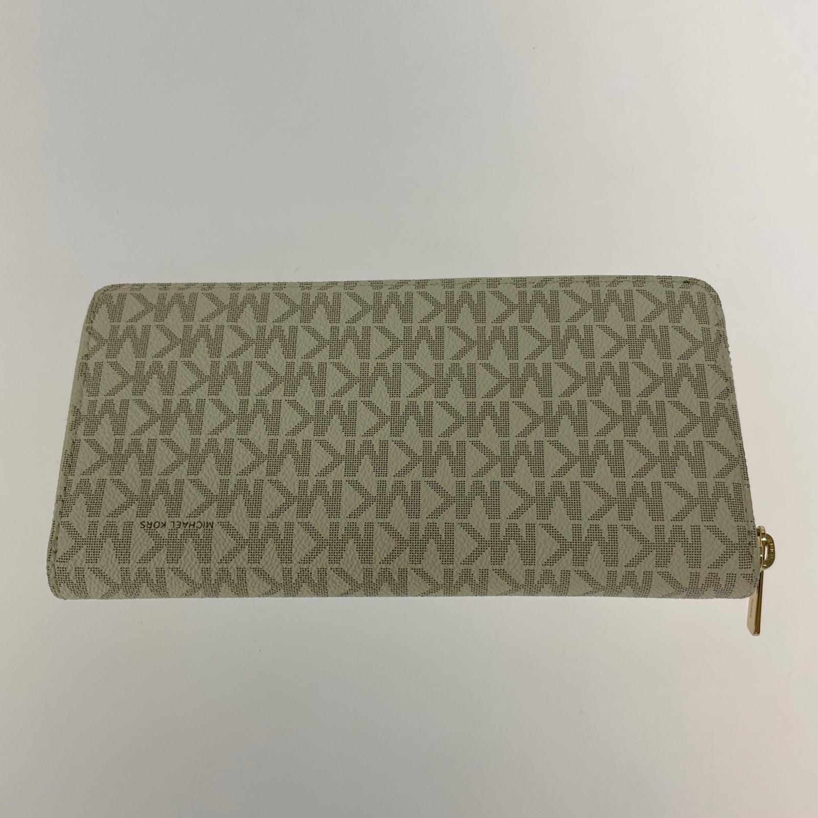 長財布 シグネチャー ラウンドジップ ベージュ