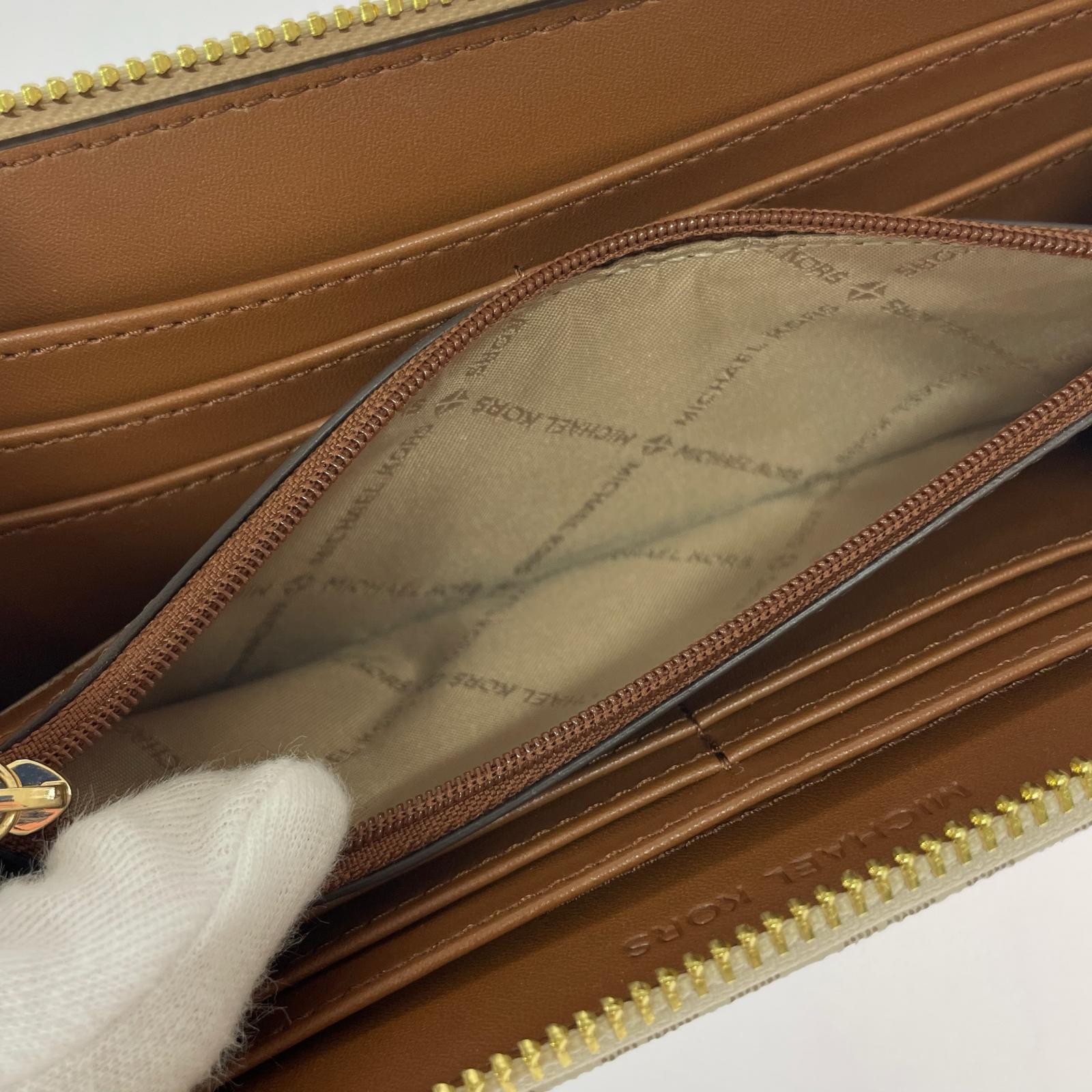 長財布 シグネチャー ラウンドジップ ベージュ