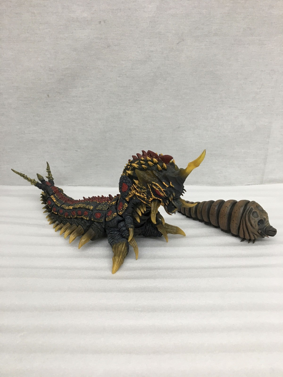 S.H.モンスターアーツ モスラ(幼虫)&バトラ(幼虫)セット 魂ウェブ商店 フィギュア/グッズ