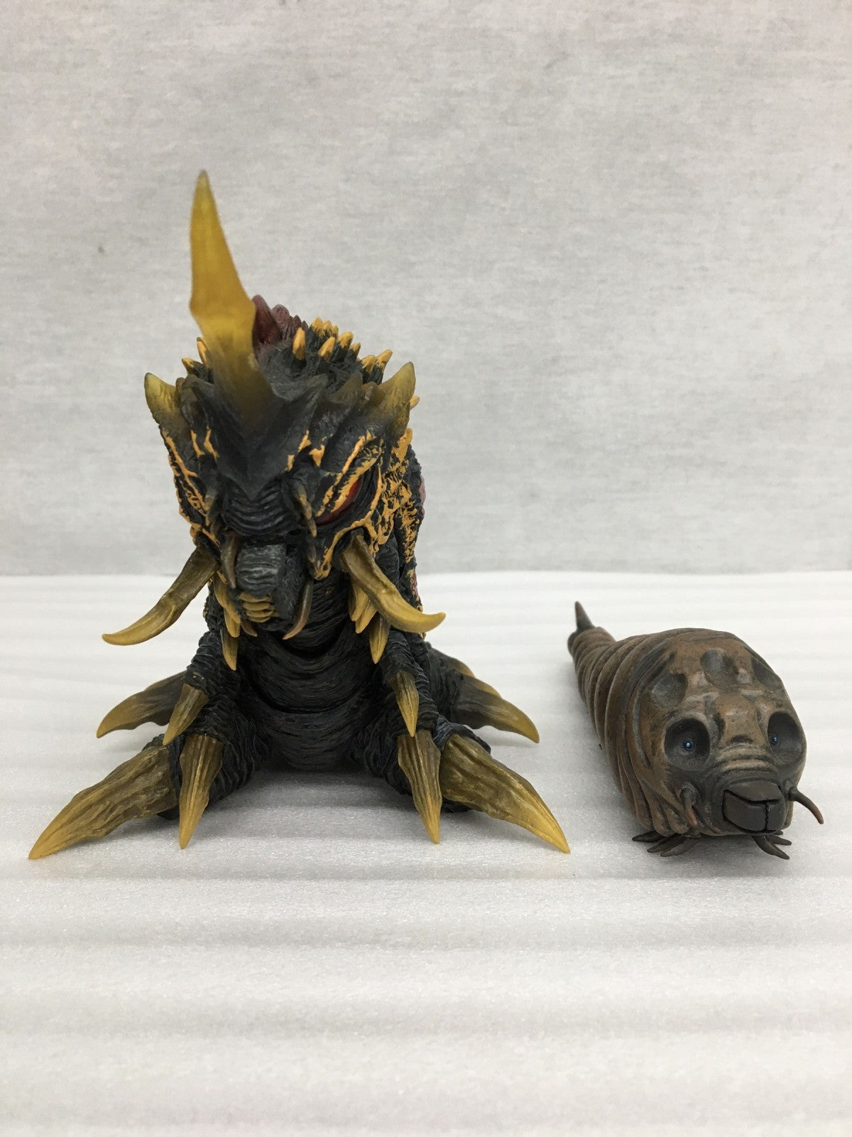 S.H.モンスターアーツ モスラ(幼虫)&バトラ(幼虫)セット 魂ウェブ商店 フィギュア/グッズ