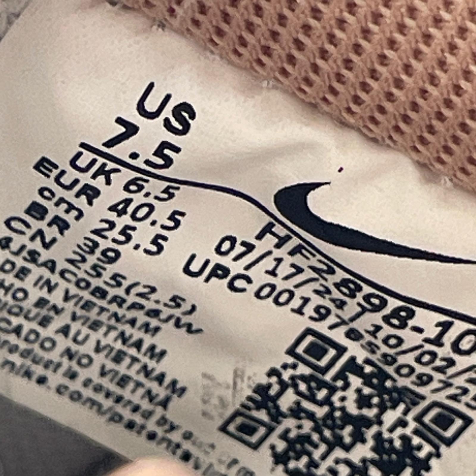スニーカー AIR FORCE 1 `07 LV8 (25.5cm) 25.5cm (US7 1/2 UK7 EU41) ホワイト