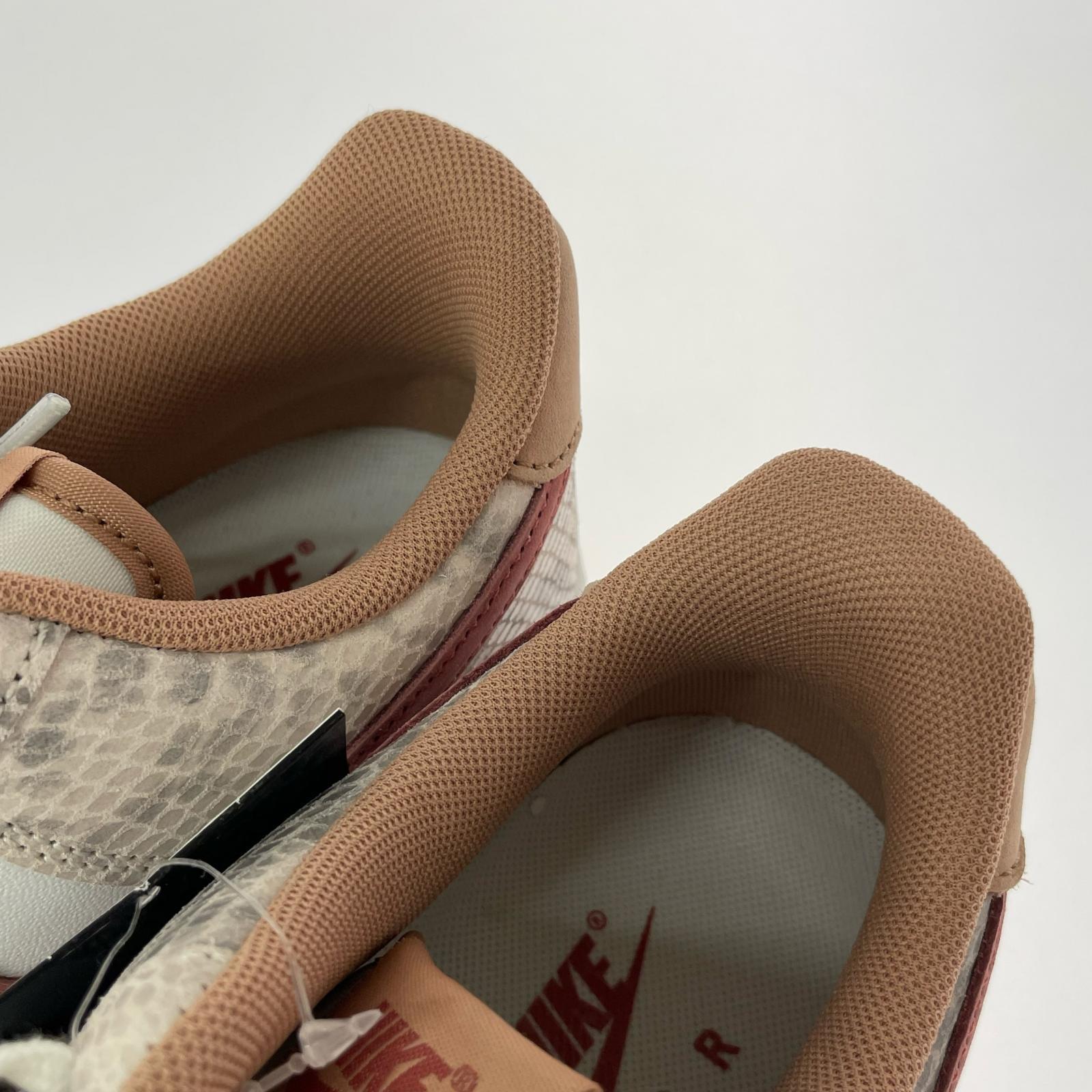 スニーカー AIR FORCE 1 `07 LV8 (25.5cm) 25.5cm (US7 1/2 UK7 EU41) ホワイト