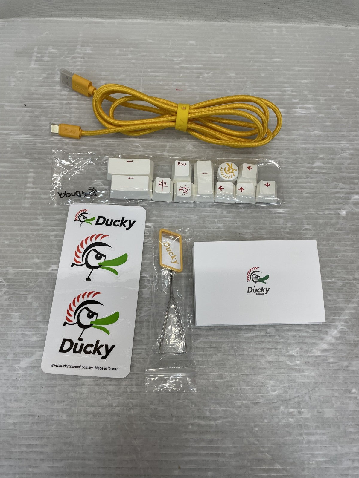 DUCKY ONE 3 mini 60% RGB 銀軸 イエロー フィギュア/グッズ