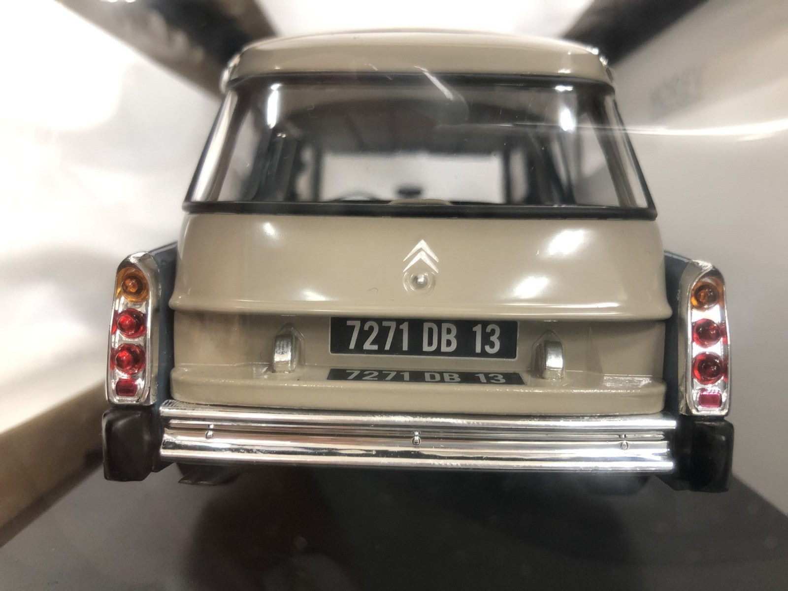 1/18 シトロエン ID 19 ブレーク 1967 スケールカー