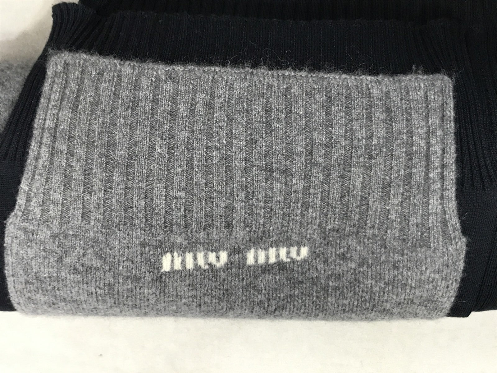 miu miu マフラー