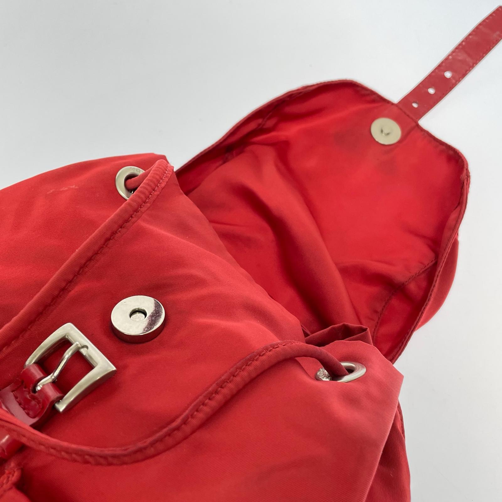 PRADA 三角プレート リュックサック レッド