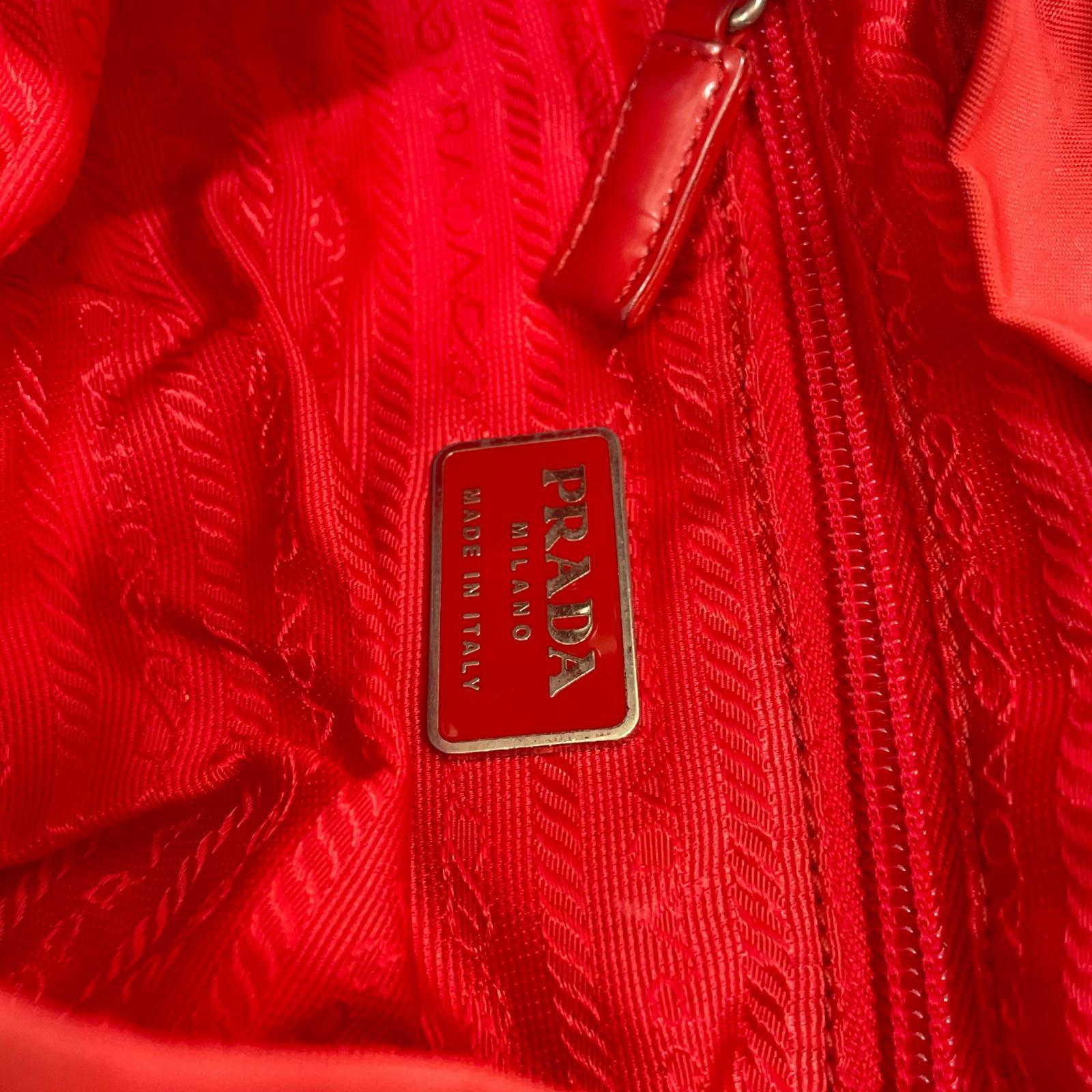 PRADA 三角プレート リュックサック レッド