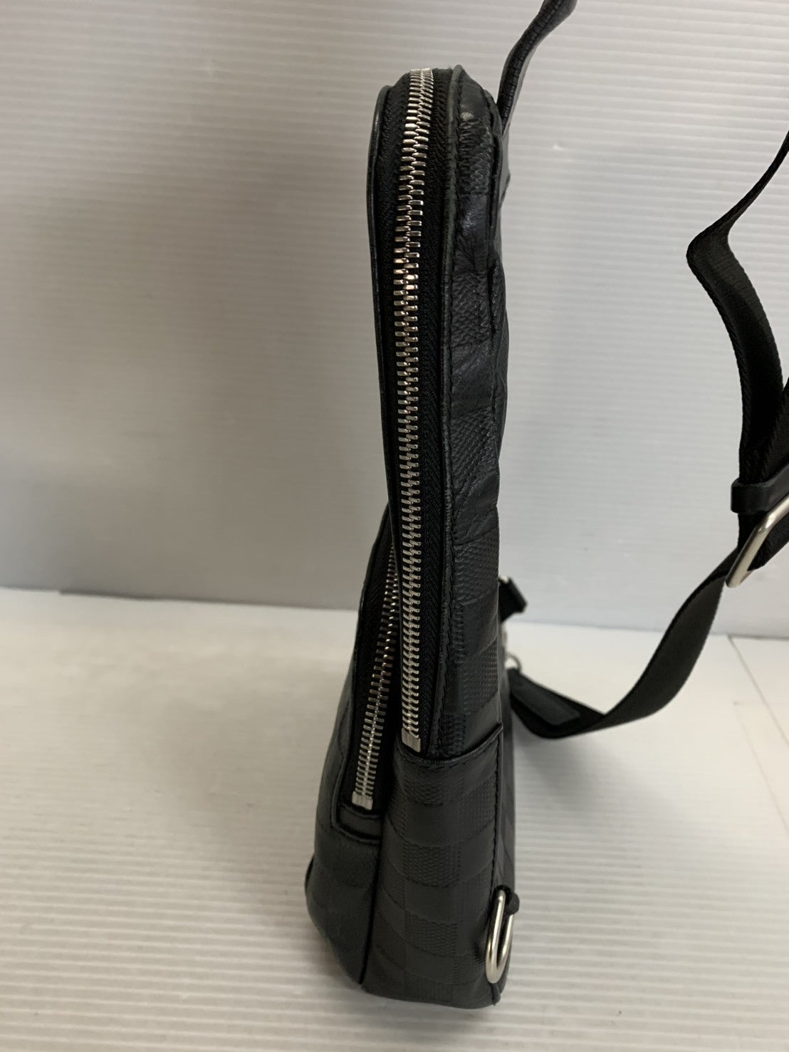 LOUIS VUITTON アヴェニュー・スリングバッグ N45303