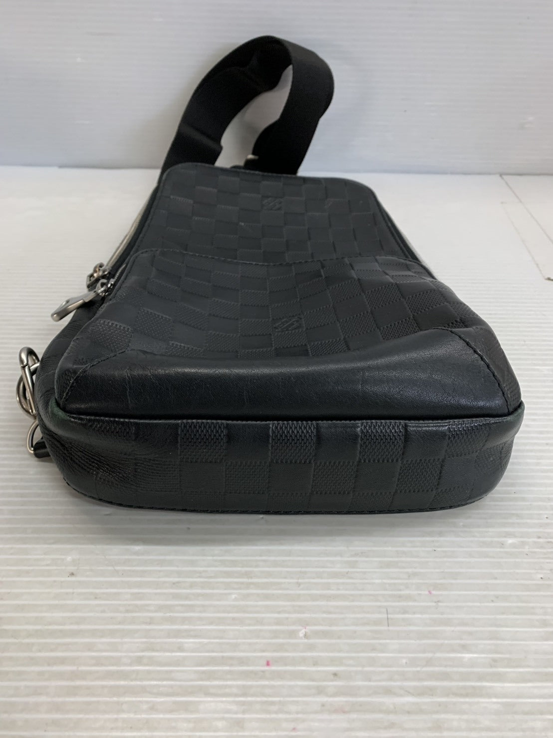 LOUIS VUITTON アヴェニュー・スリングバッグ N45303
