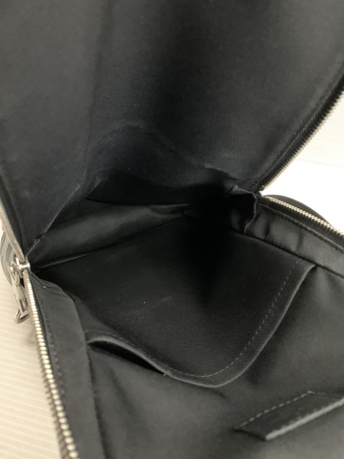 LOUIS VUITTON アヴェニュー・スリングバッグ N45303