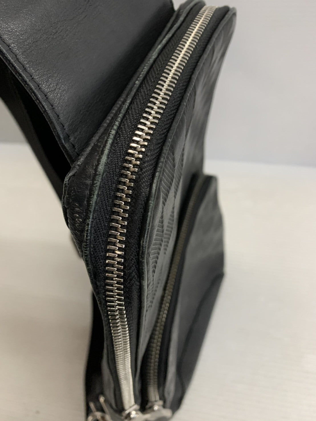 LOUIS VUITTON アヴェニュー・スリングバッグ N45303