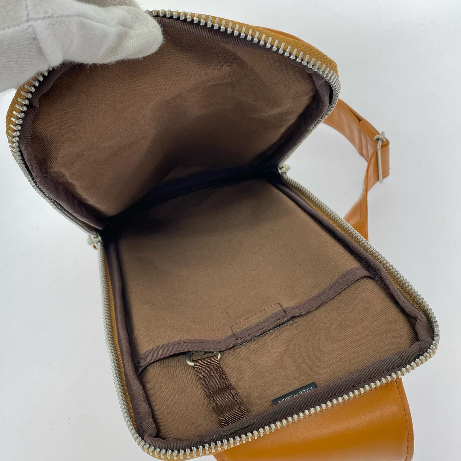 ショルダーバッグ FREE STYLE SLING SHOULDER BAG ブラウン