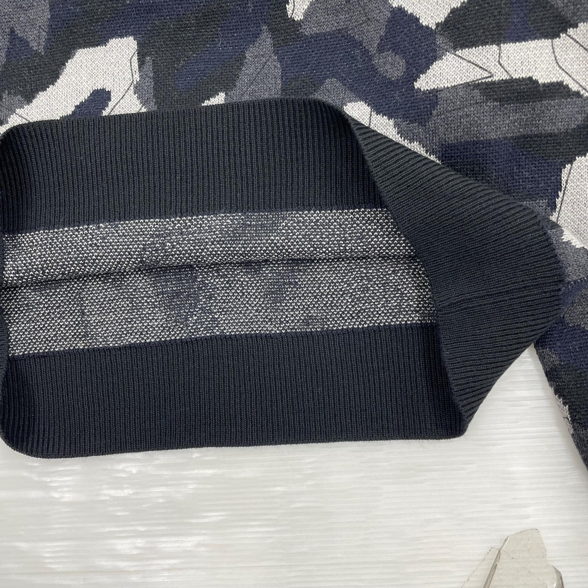 ニット LESHOMMES URBAN カモフラージュ (S) M