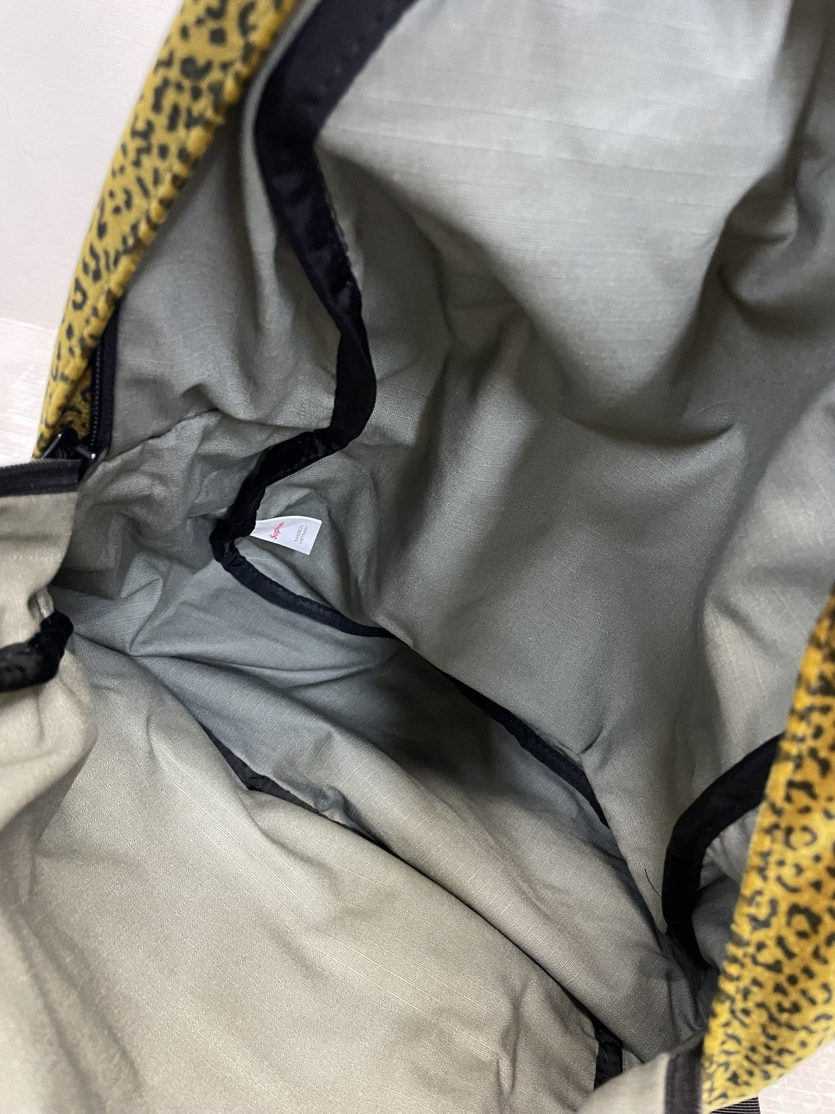 リュック・デイパック Supreme 25AW Velvet Backpack Tan ベルベットバックパック