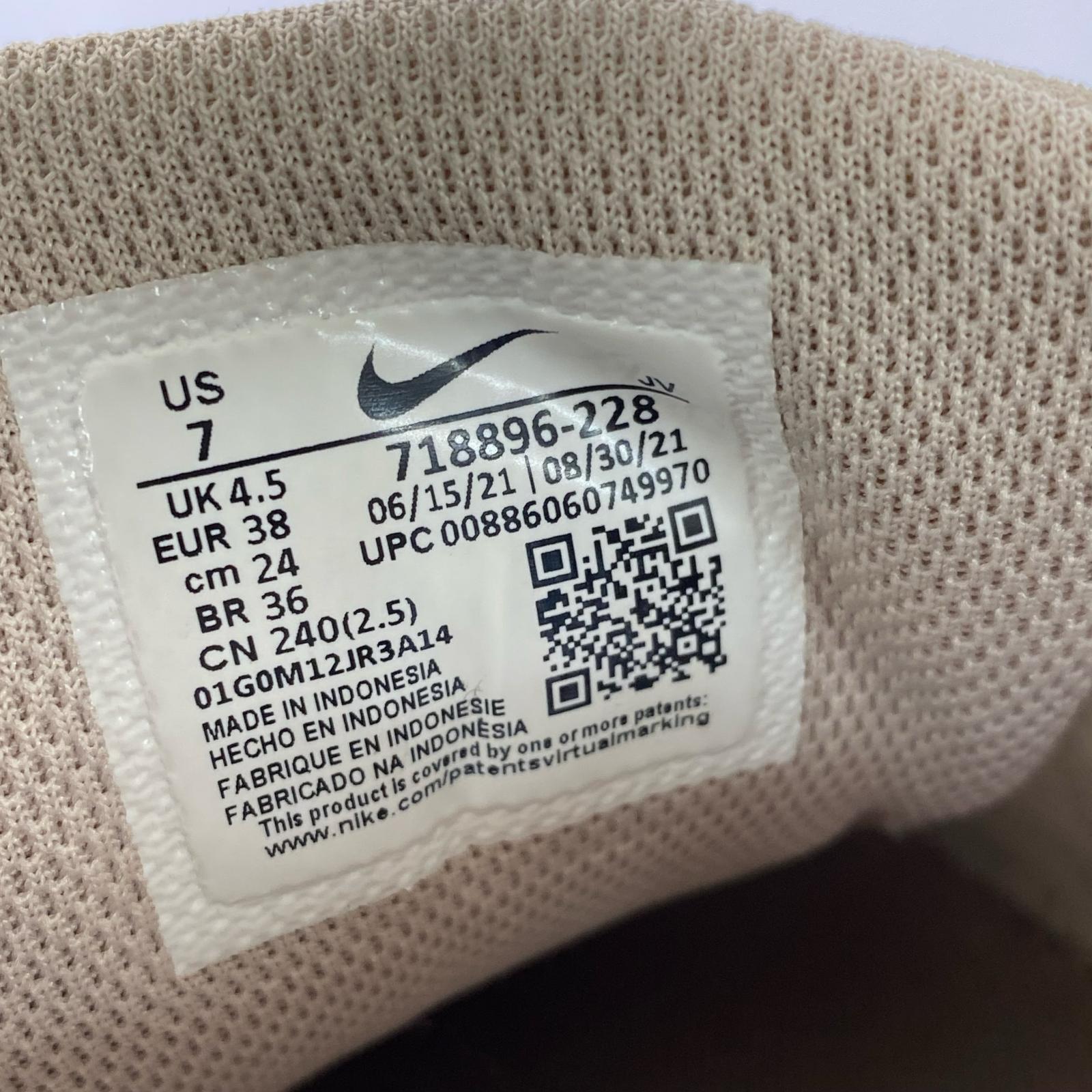 スニーカー AIR MAX スウェード 718896-228 24cm (US6 UK5 1/2 EU38) ベージュ
