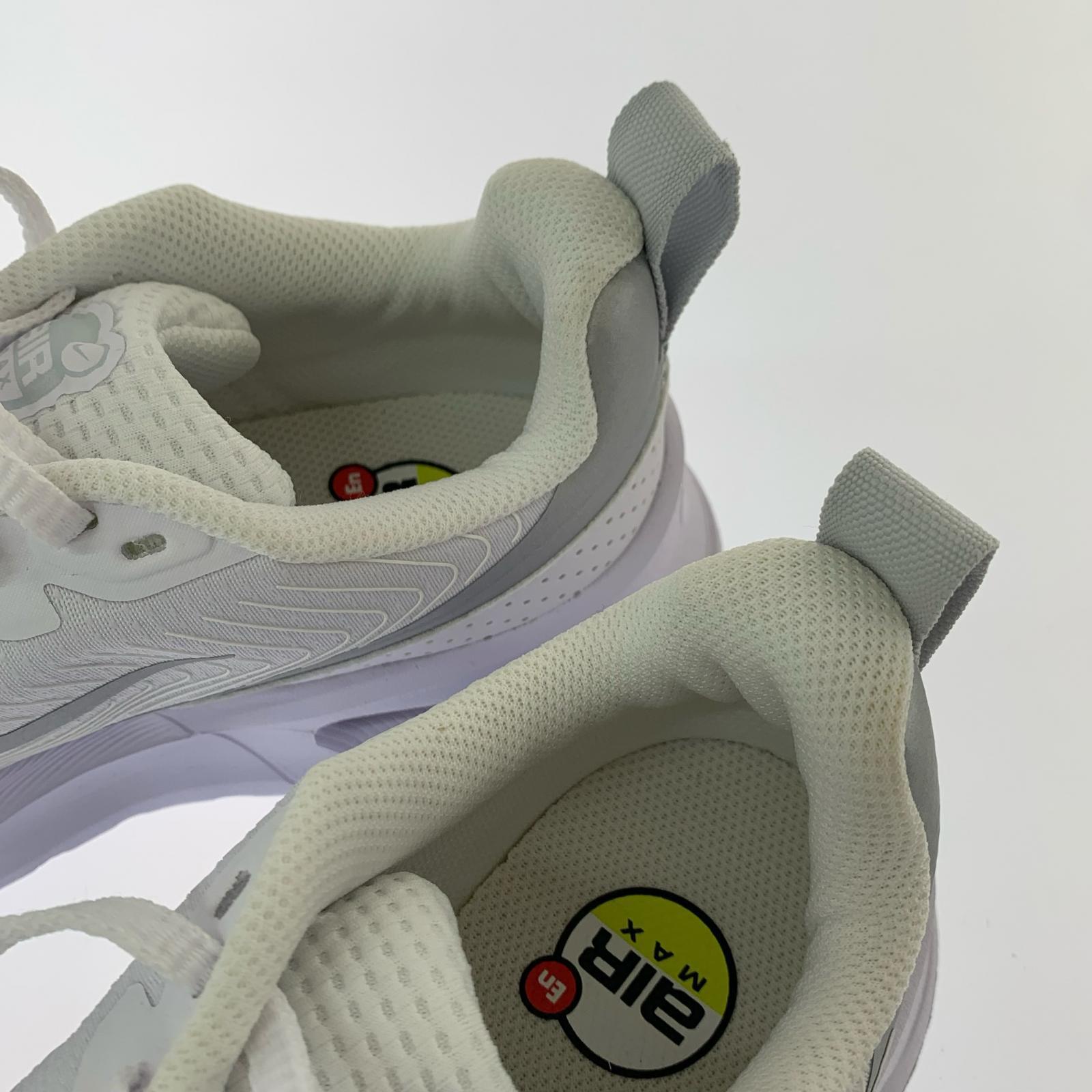 シューズ AIR MAX NUAXIS 24.0cm 白 24cm (US6 UK5 1/2 EU38) ホワイト