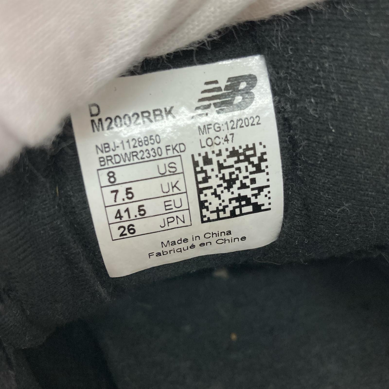 スニーカー M2002RBK 黒 (26.0cm)
