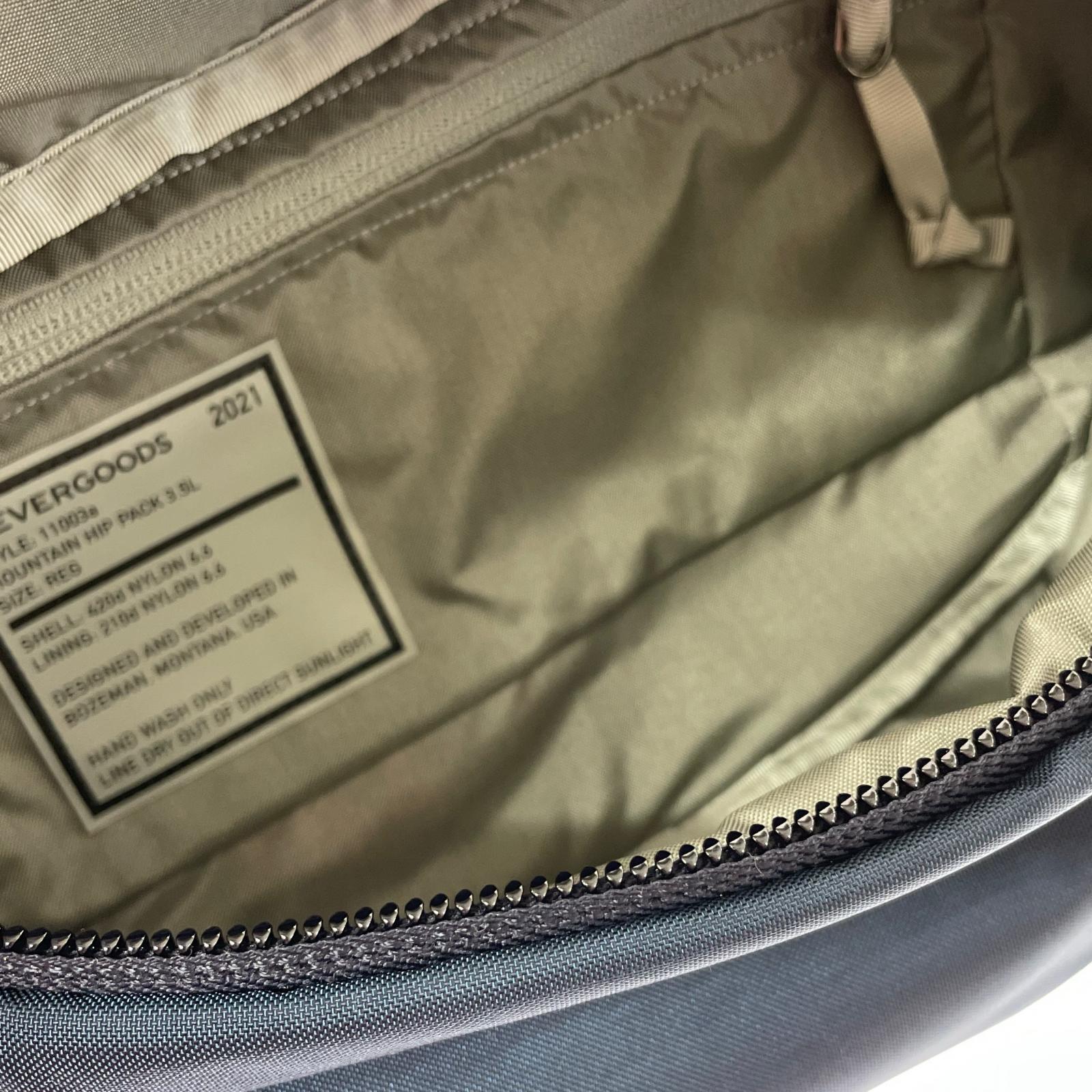 ショルダーバッグ EVERGOODS MOUNTAIN HIP PACK 3.5L 紺 ネイビー