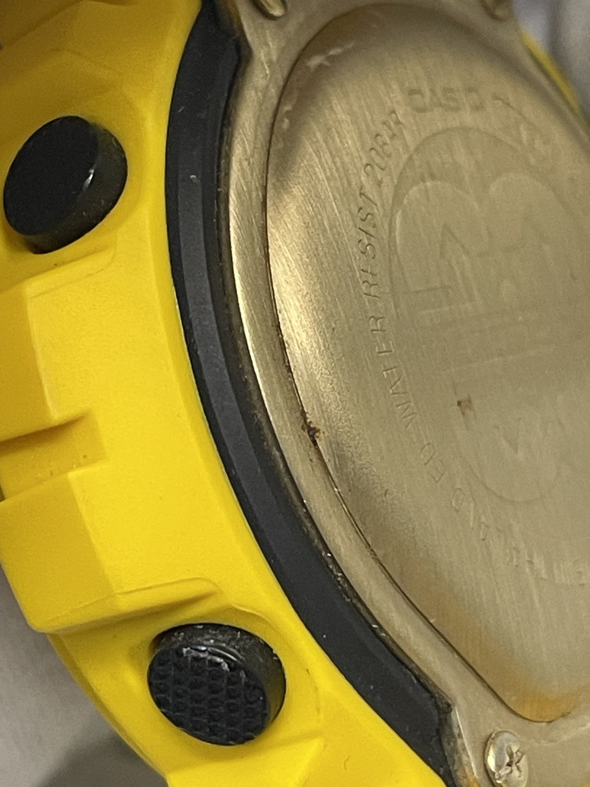 腕時計 CASIO G-SHOCK GD-X6930E 30周年記念 ライトニングイエロー 腕時計