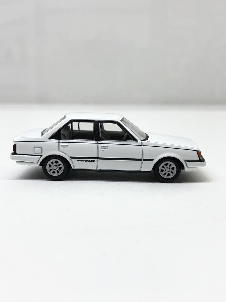 トミカ リミテッドヴィンテージ カリーナ 1600 トミカ