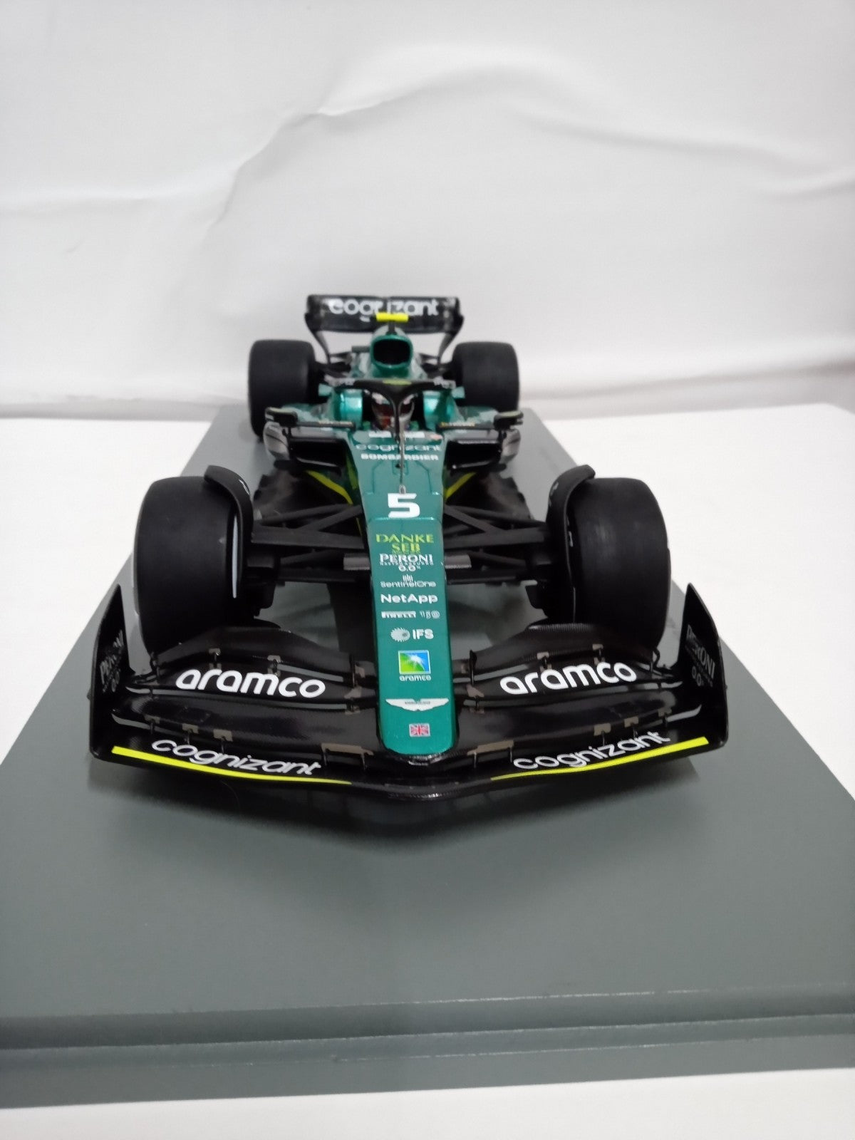 18S775 スパーク 1/18 アストンマーティン ミニカーその他