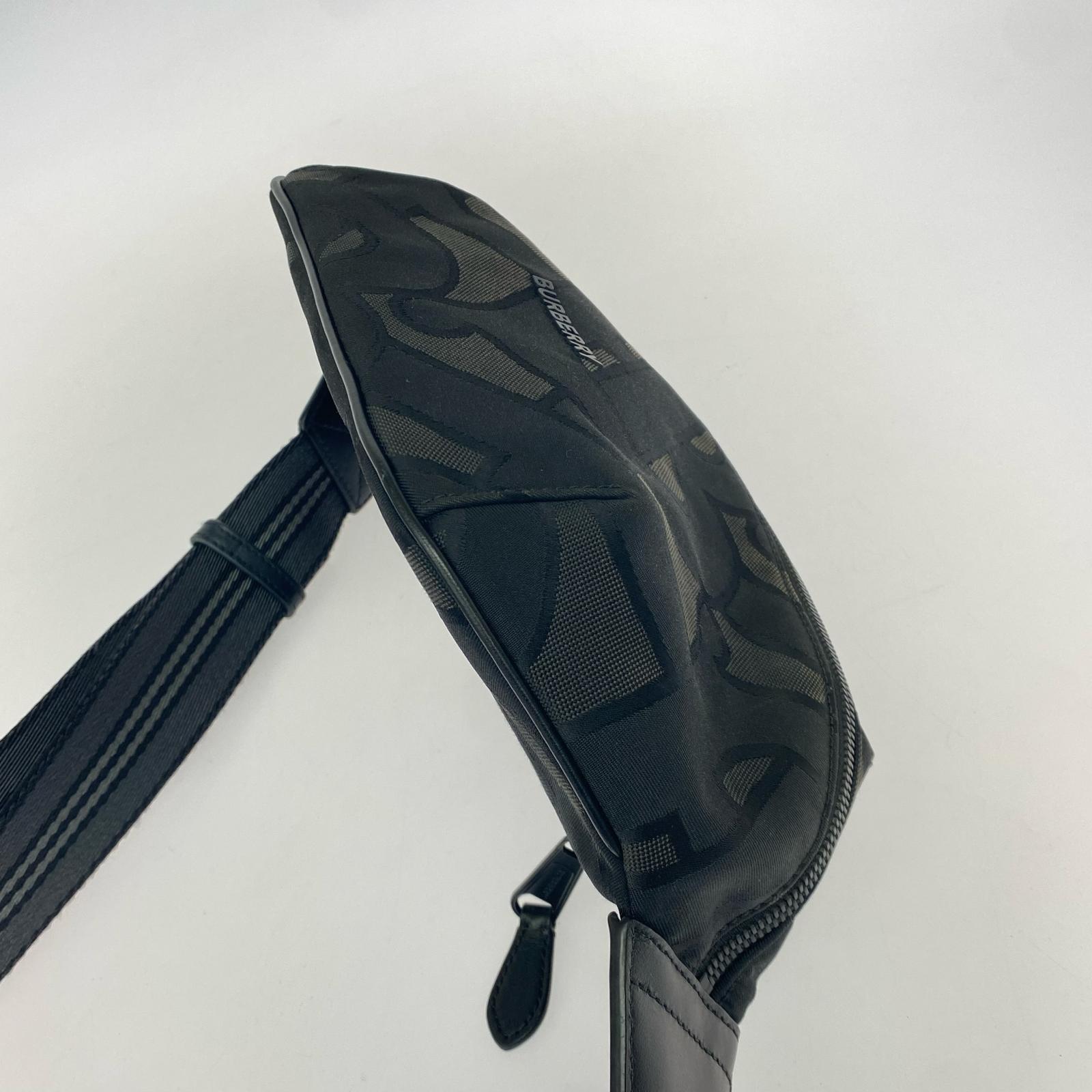ボディバッグ BURBERRY TBモノグラム ソニー ボディバッグ ブラック ブラック