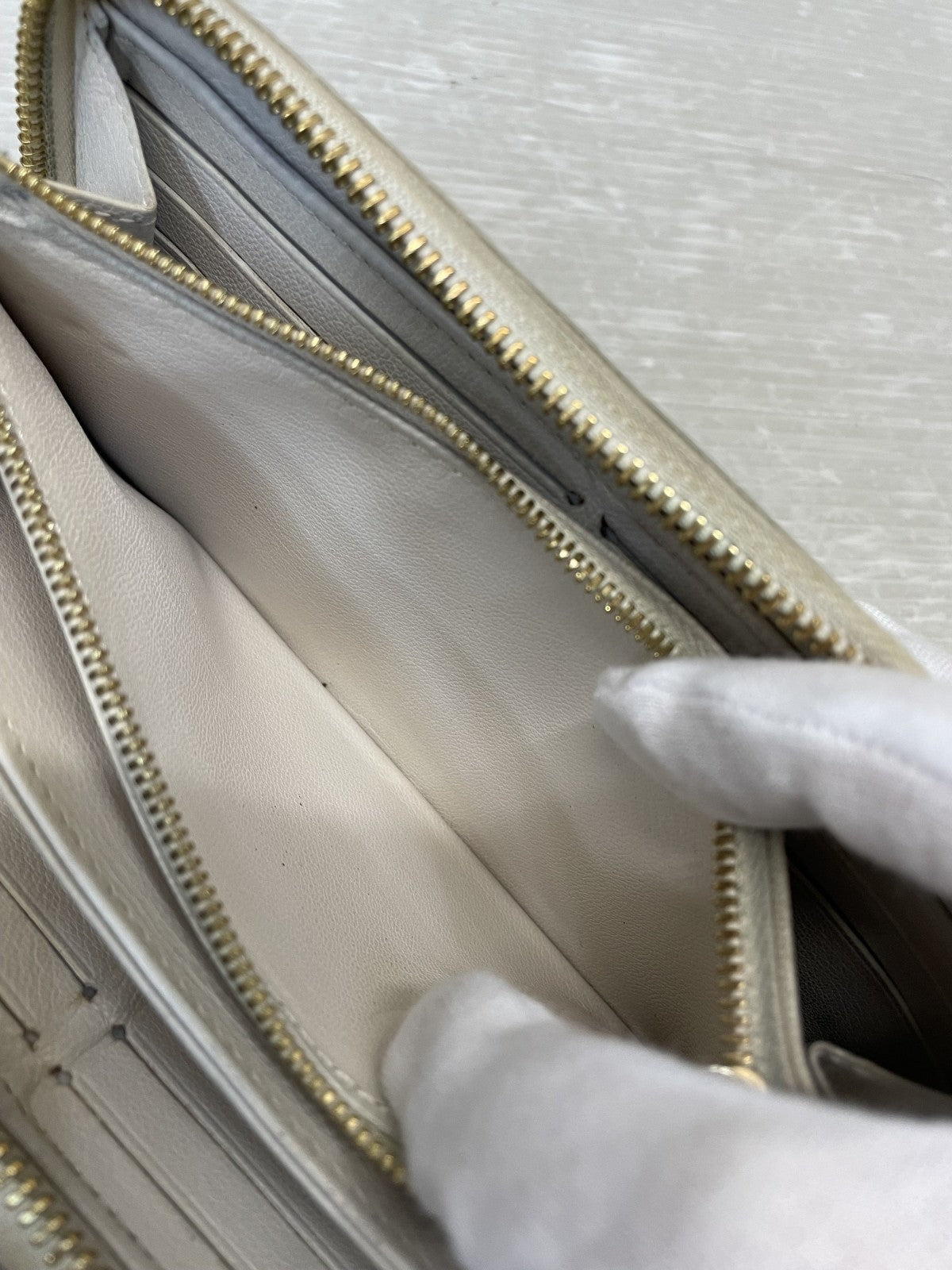 LOUIS VUITTON エキゾチックレザー クロコダイル ジッピーウォレット パドロック ベージュ