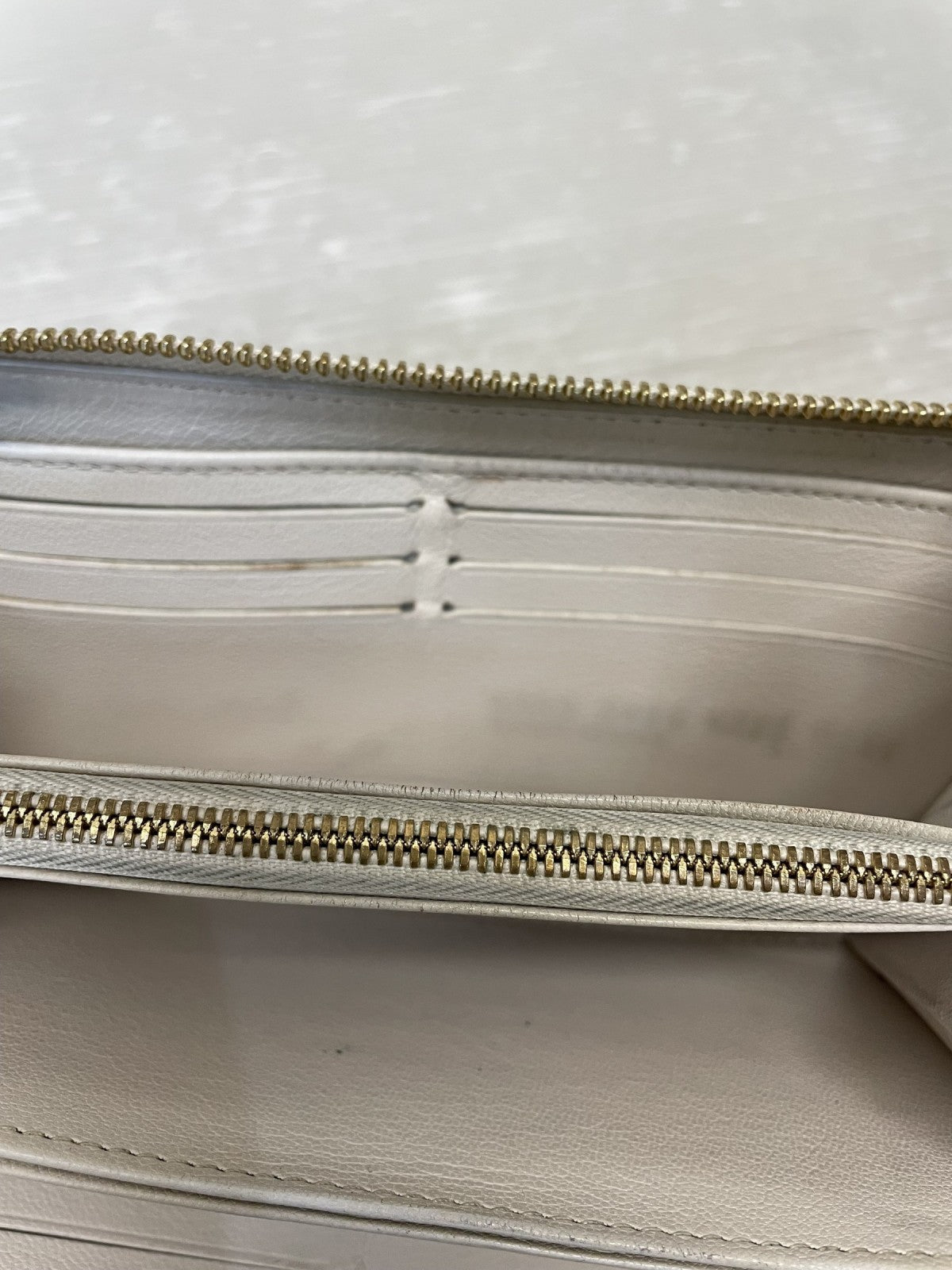 LOUIS VUITTON エキゾチックレザー クロコダイル ジッピーウォレット パドロック ベージュ