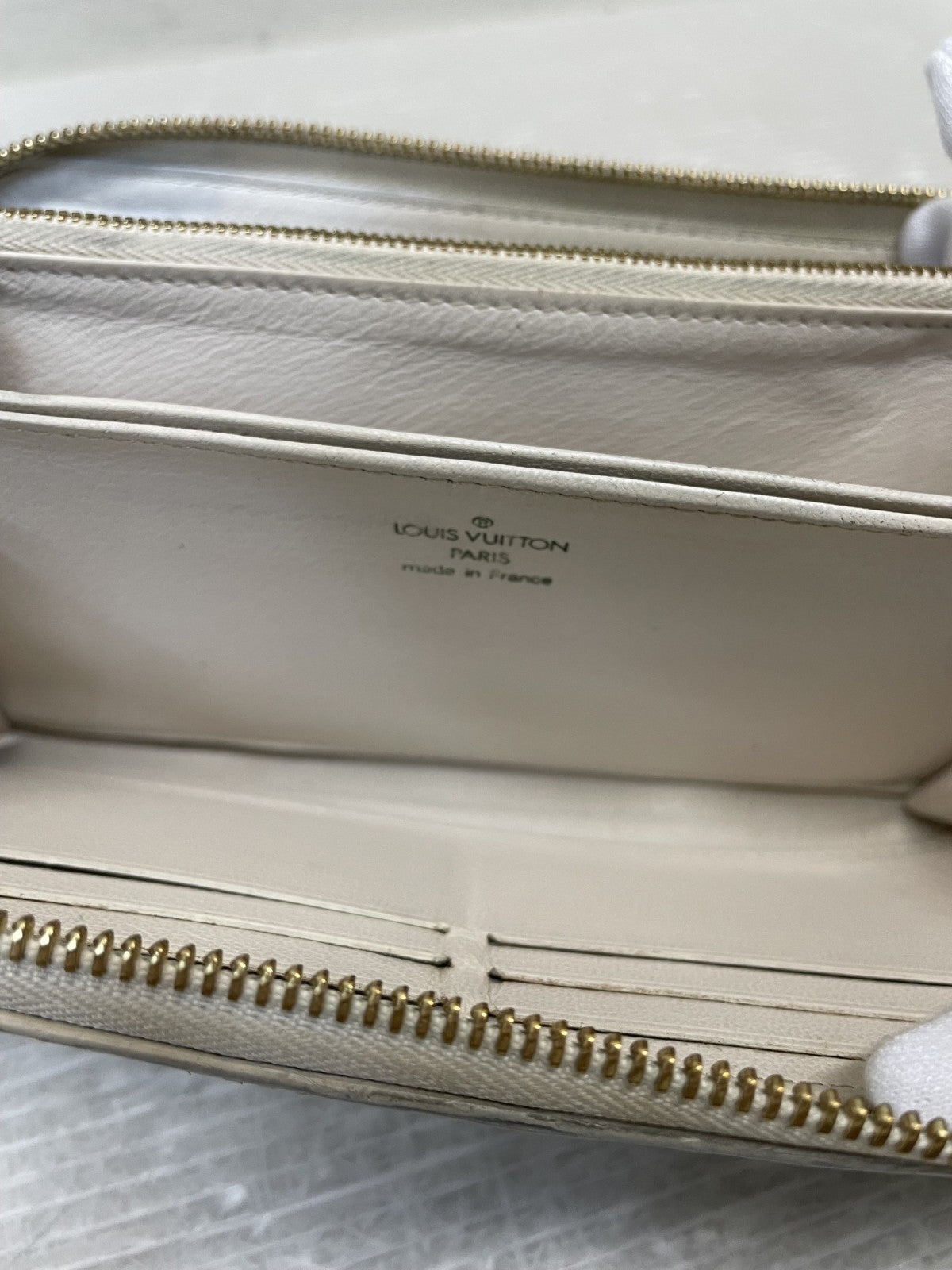 LOUIS VUITTON エキゾチックレザー クロコダイル ジッピーウォレット パドロック ベージュ