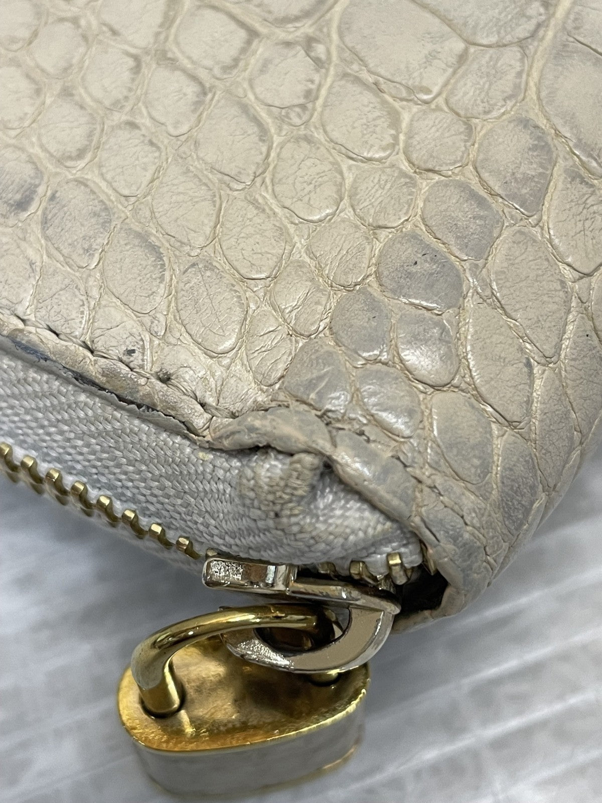 LOUIS VUITTON エキゾチックレザー クロコダイル ジッピーウォレット パドロック ベージュ
