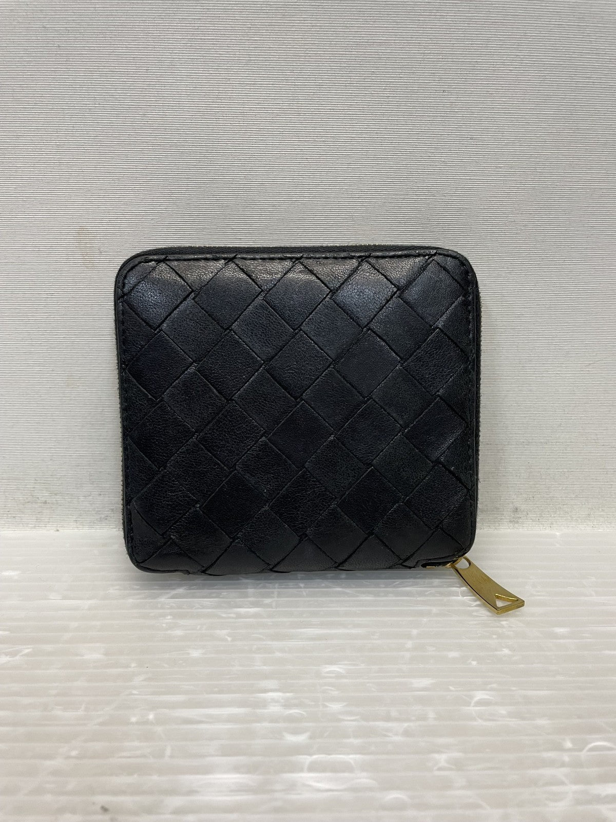 Bottega Veneta イントレチャート スクエアラウンドジップ 黒