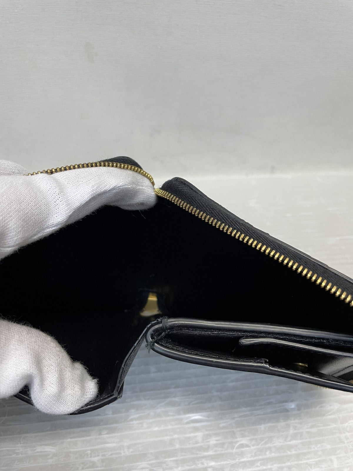 Bottega Veneta イントレチャート スクエアラウンドジップ 黒