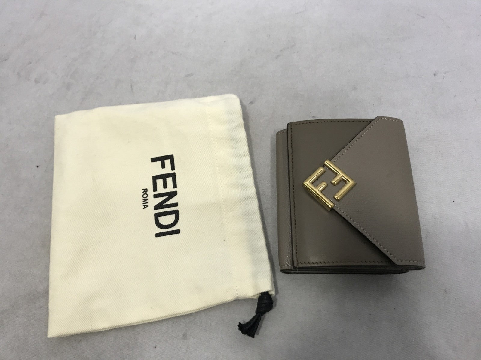 三つ折り財布 ベージュ 8M0480