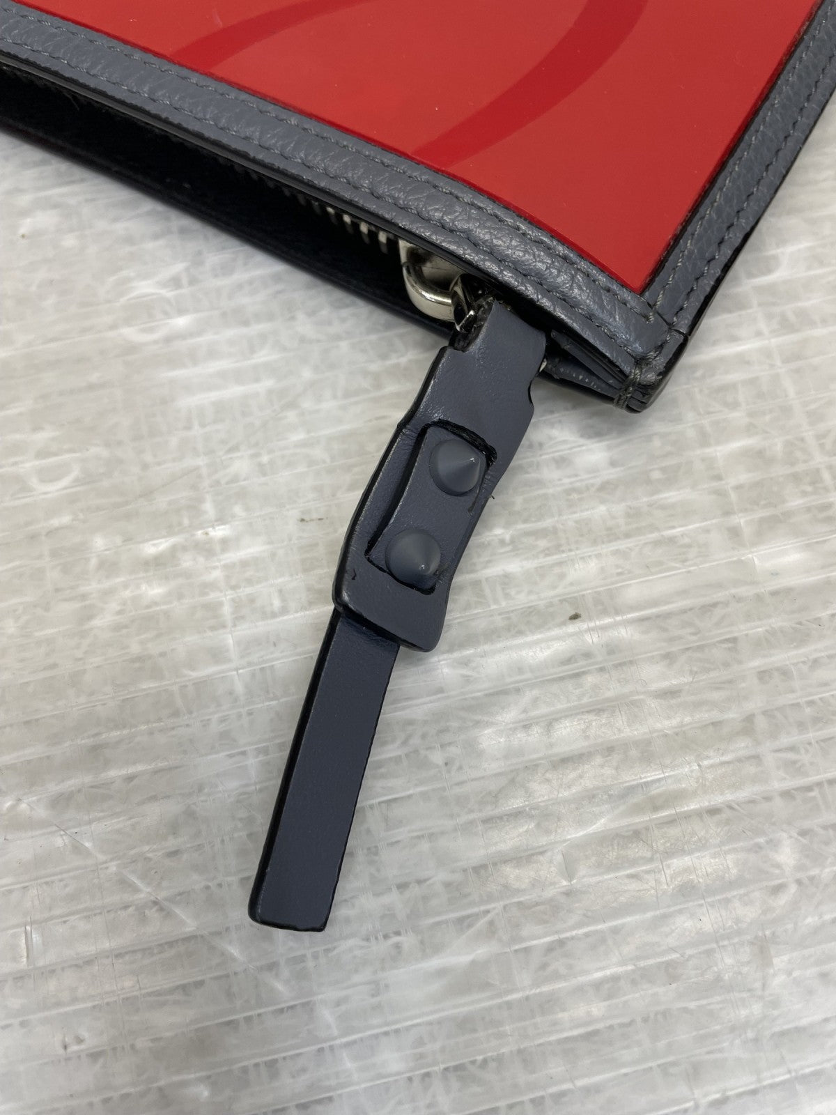 C.Louboutin レザー×ラバー ロゴクラッチバッグ レッド×グレー