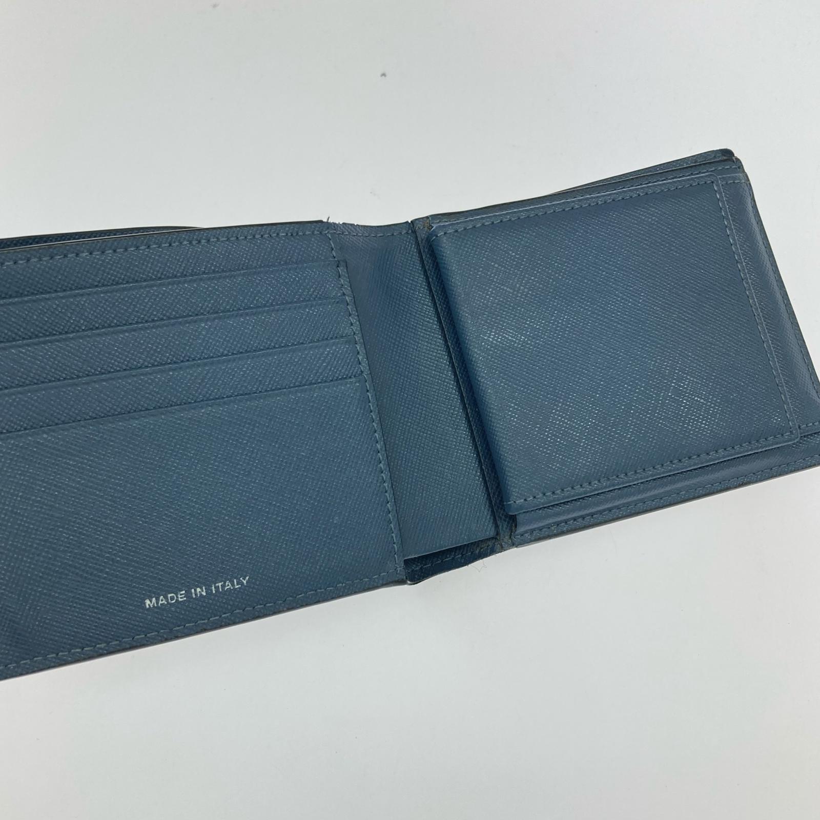 コンパクトウォレット 二つ折り財布