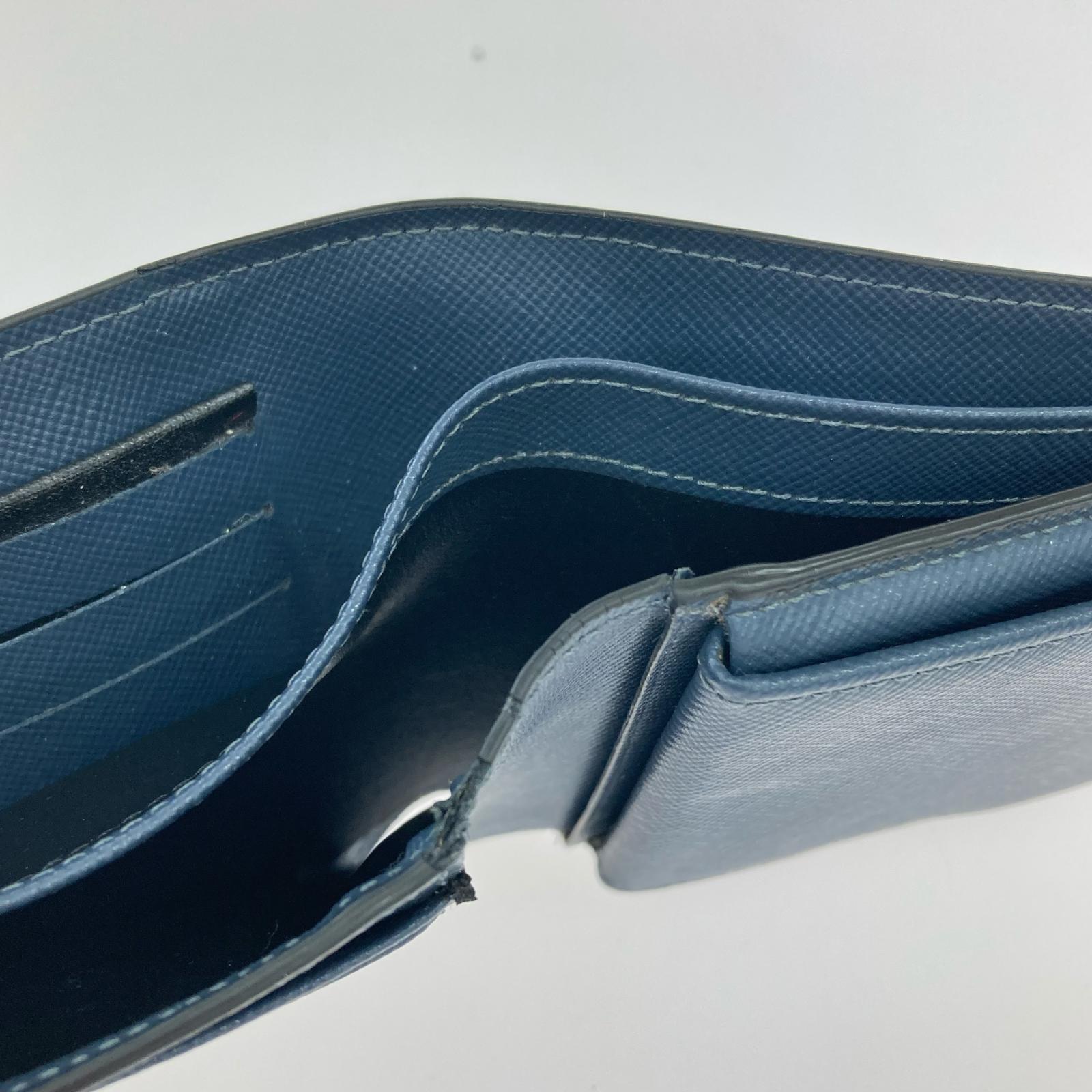コンパクトウォレット 二つ折り財布