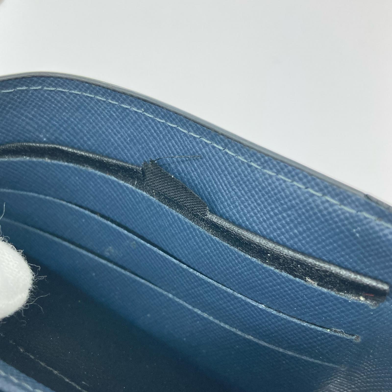 コンパクトウォレット 二つ折り財布