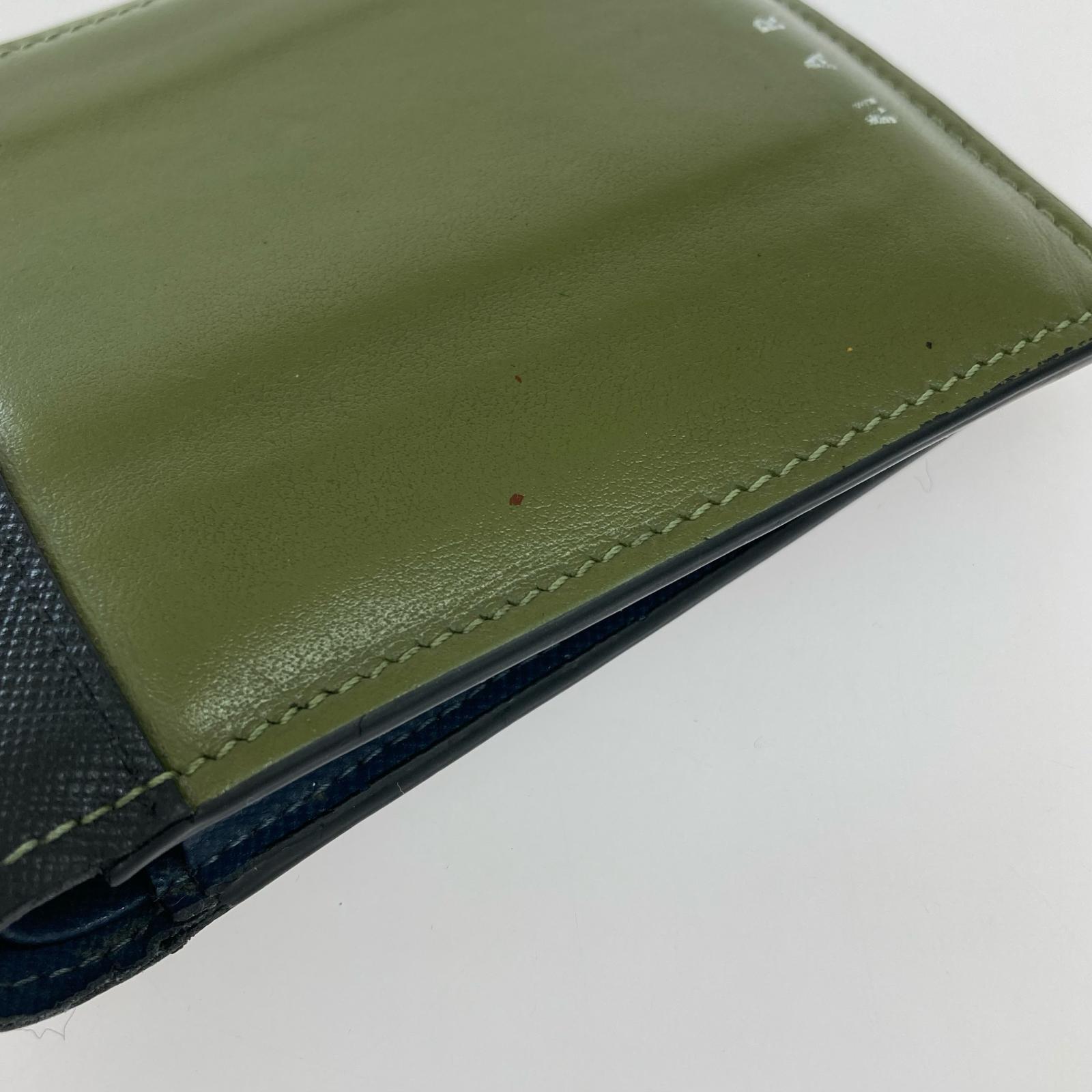 コンパクトウォレット 二つ折り財布