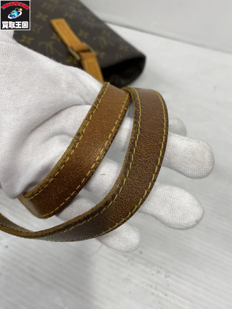 CELINE シャイニーカーフスキン スモールフラップウォレット 水色