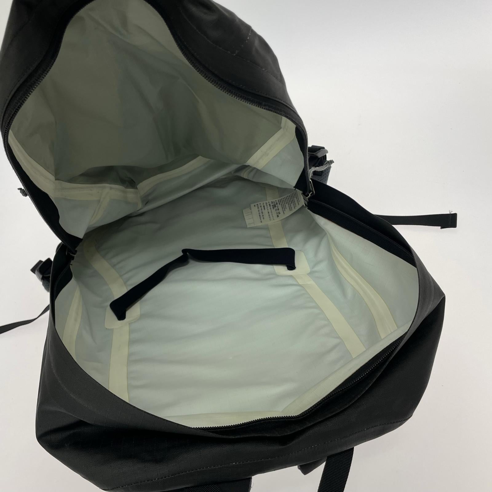 リュック・デイパック Granville 16 Backpack 黒 グレー