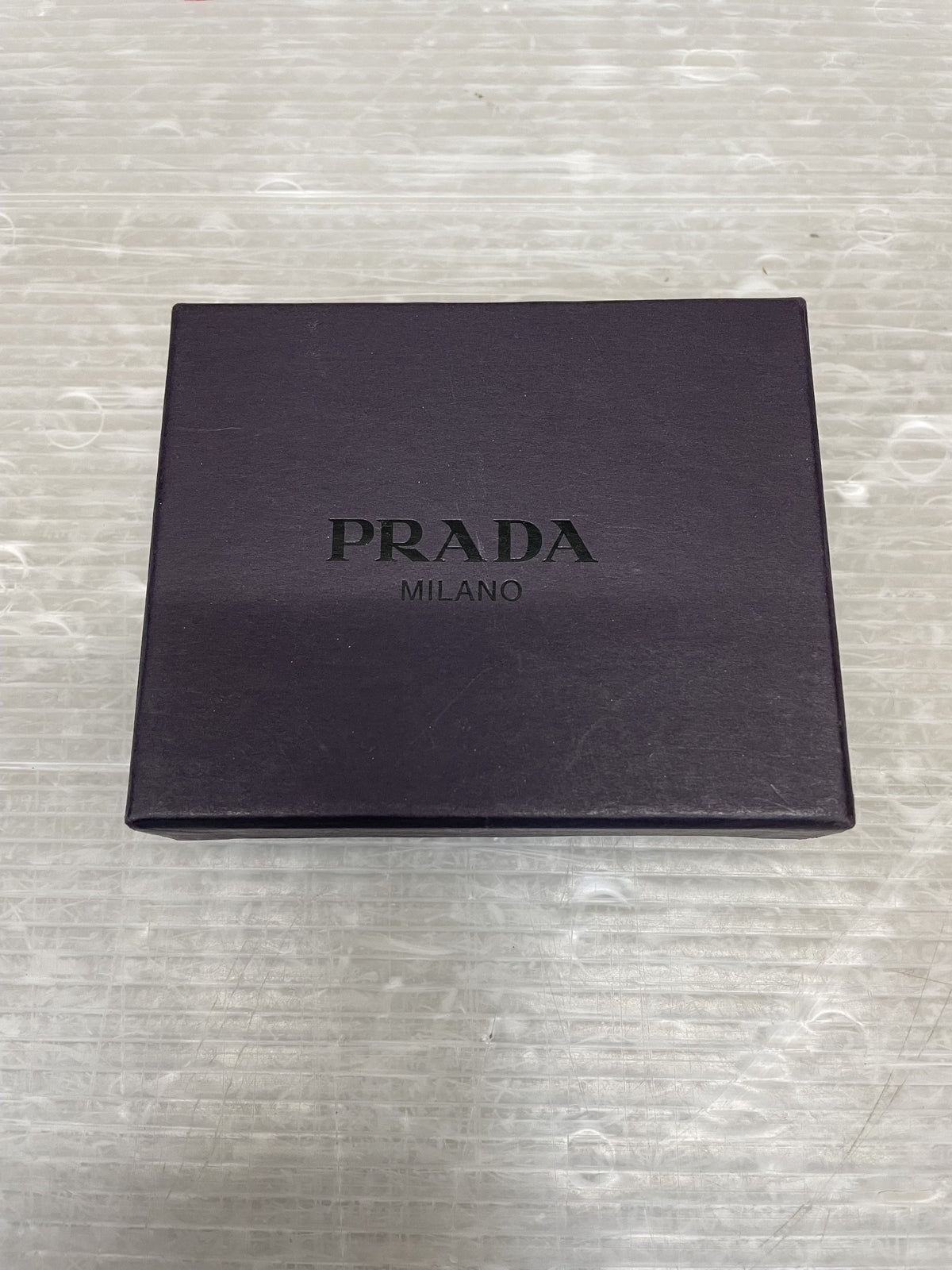 PRADA シルバーロゴプレート 6連キーケース 茶