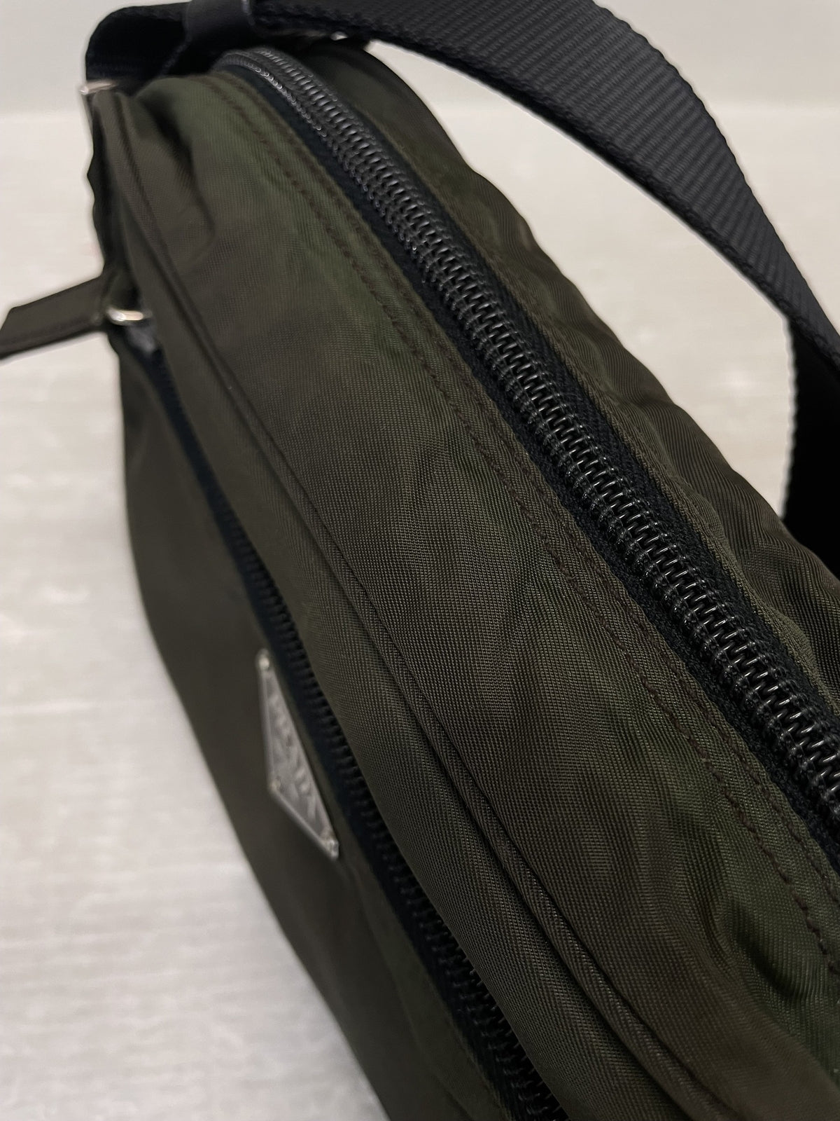 PRADA テスートナイロン ショルダーバッグ カーキ
