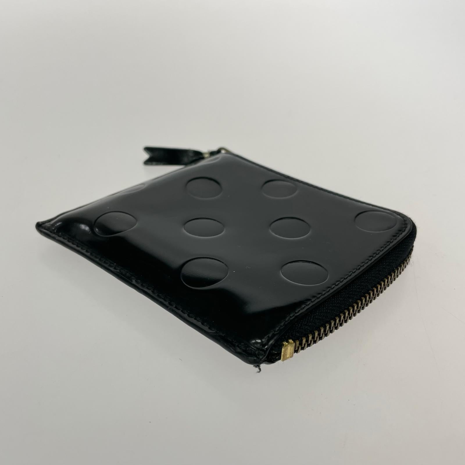 コンパクトウォレット ドットエンボス L字ファスナー 黒 ブラック