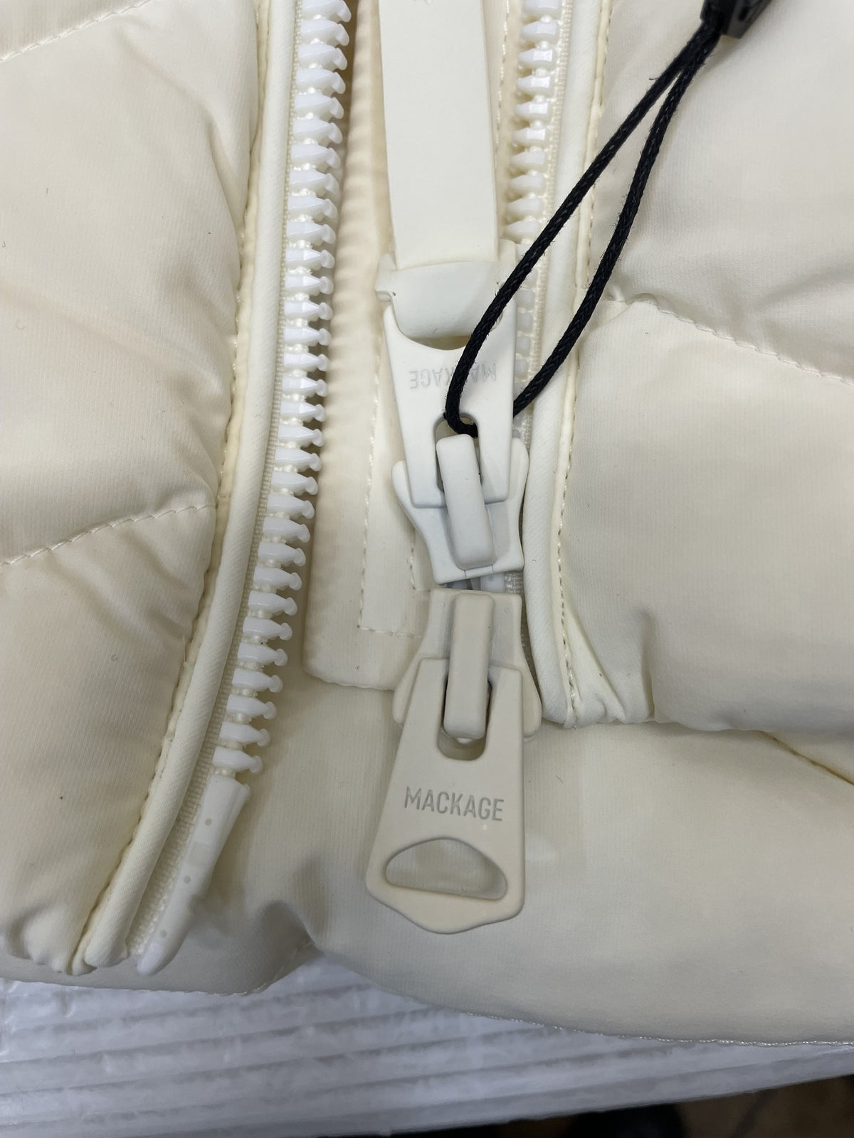 GUCCI VIAGIO ダウンベスト (44)