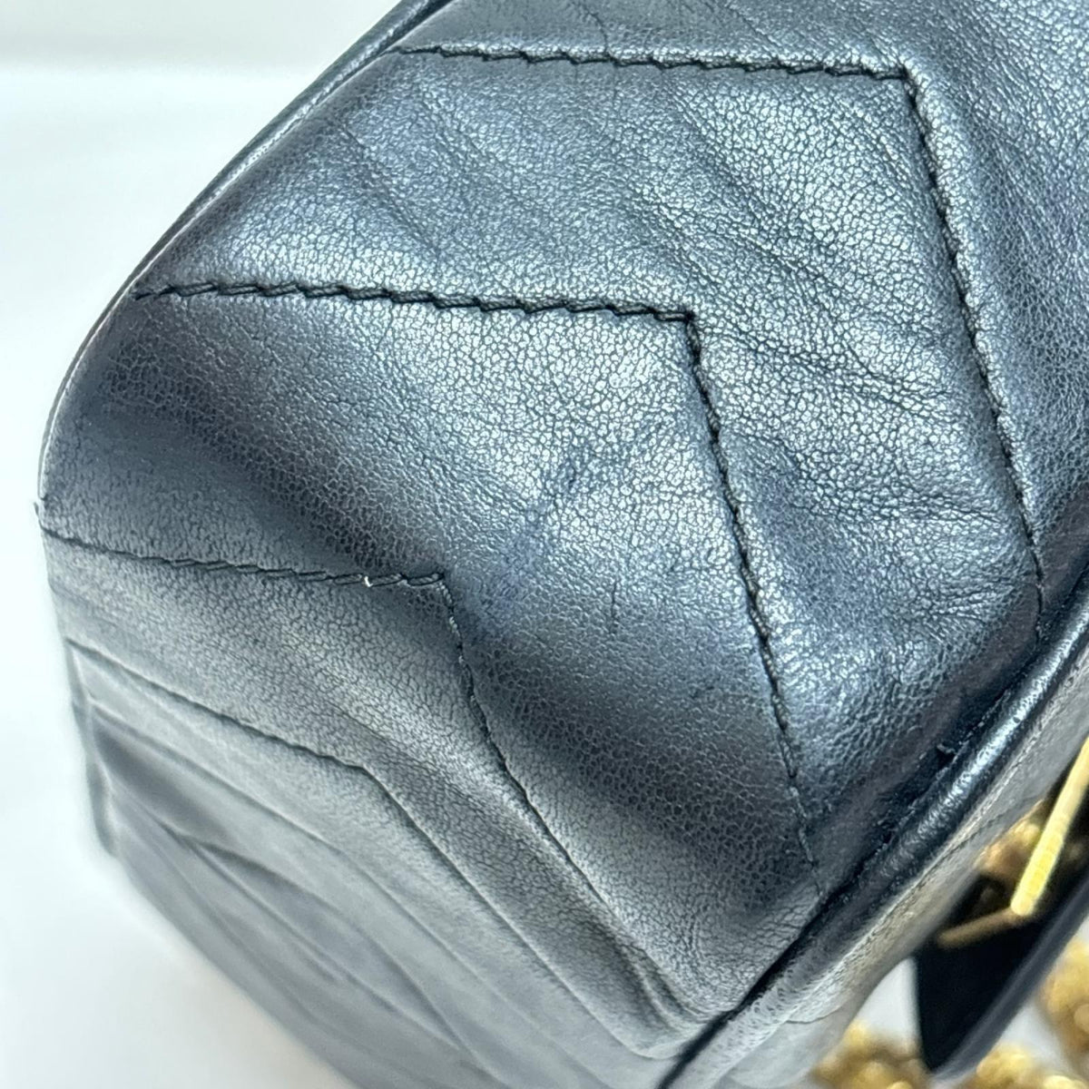 CHANEL Vステッチ シェブロン ラムスキンチェーンショルダーバッグ ブラック