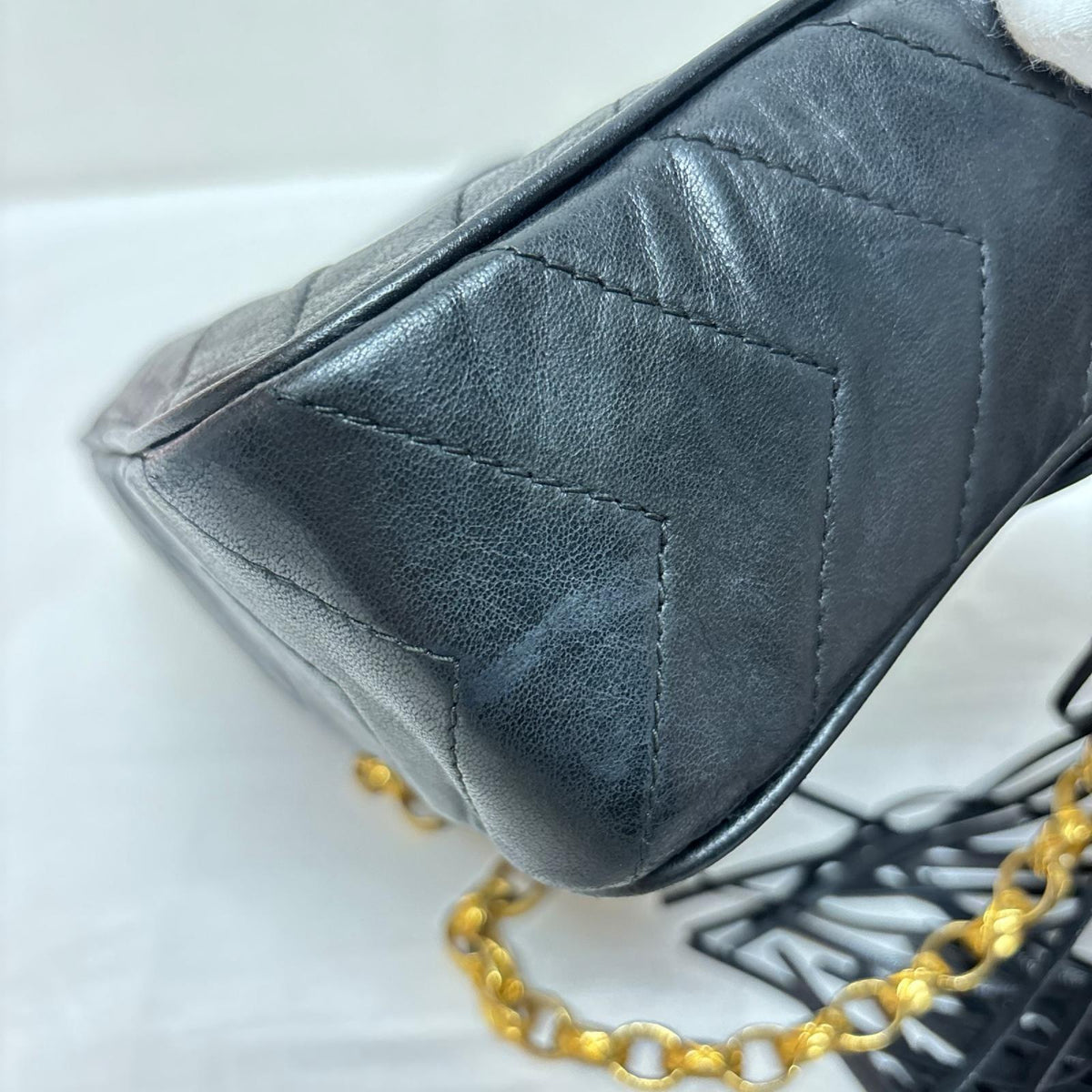 CHANEL Vステッチ シェブロン ラムスキンチェーンショルダーバッグ ブラック