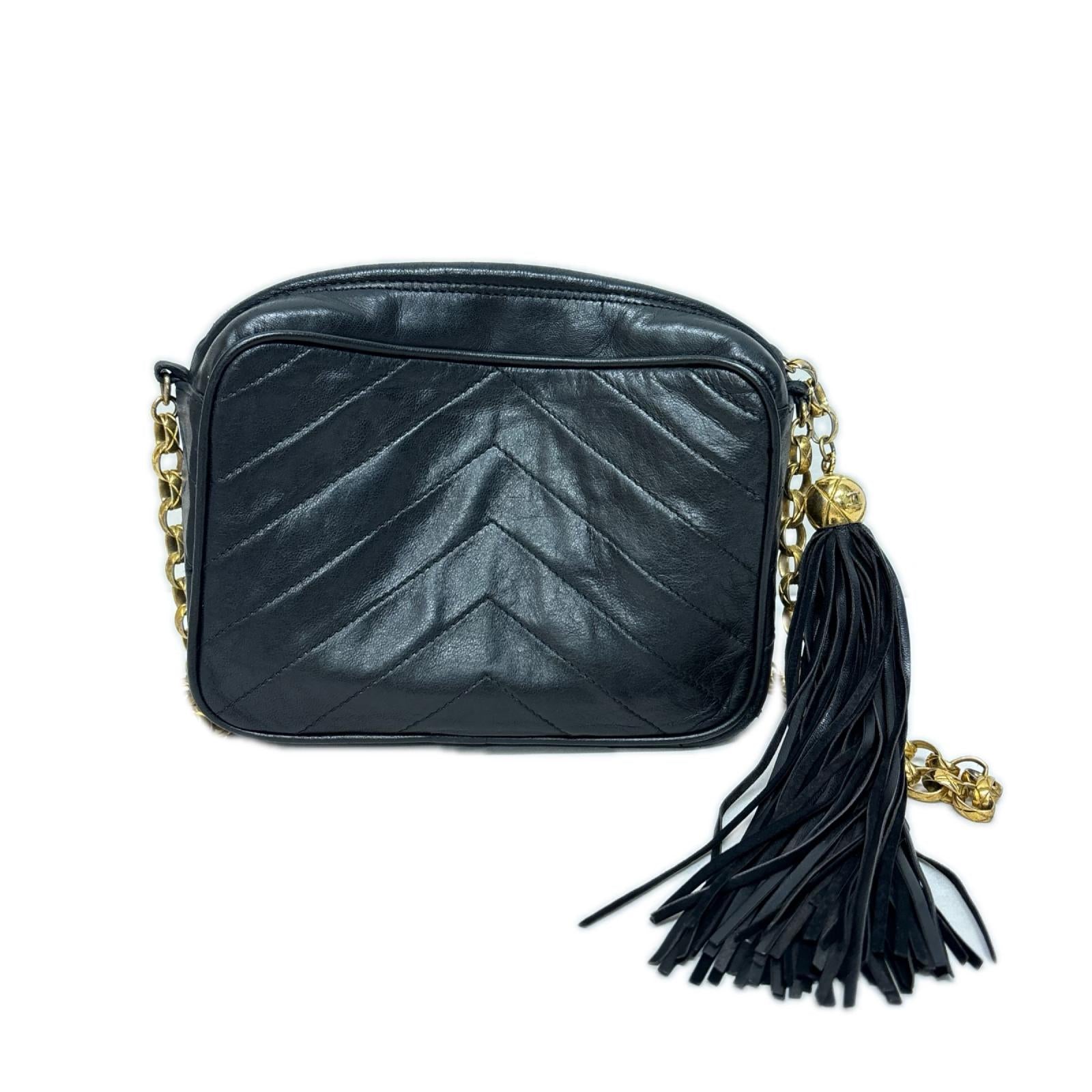 CHANEL Vステッチ シェブロン ラムスキンチェーンショルダーバッグ ブラック