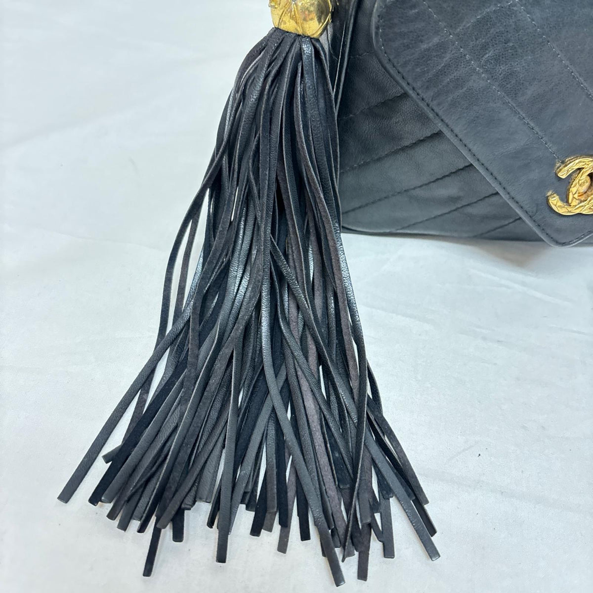 CHANEL Vステッチ シェブロン ラムスキンチェーンショルダーバッグ ブラック